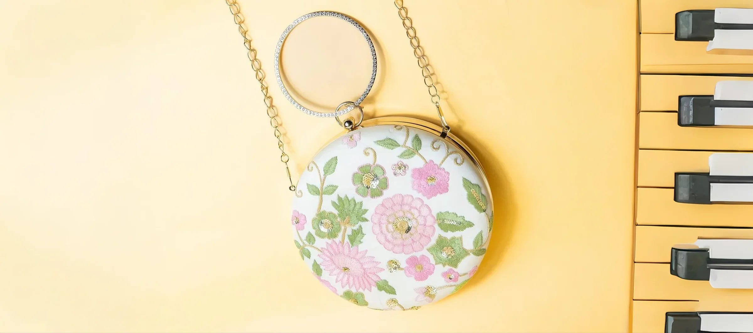 ROUND CLUTCH BAGS