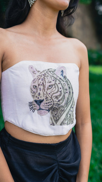 WHITE TIGER image 3